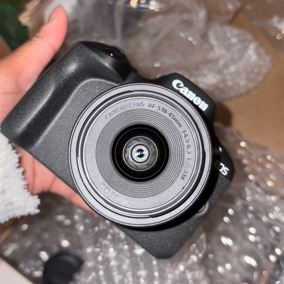Canon EOS r100